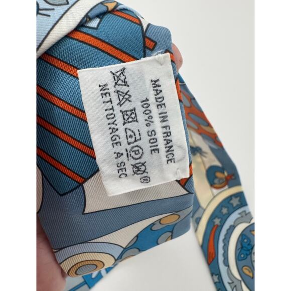 Hermès “Les Cles Bandana” Silk Twilly in Blue, Orange & Cream - Picture 4 of 4